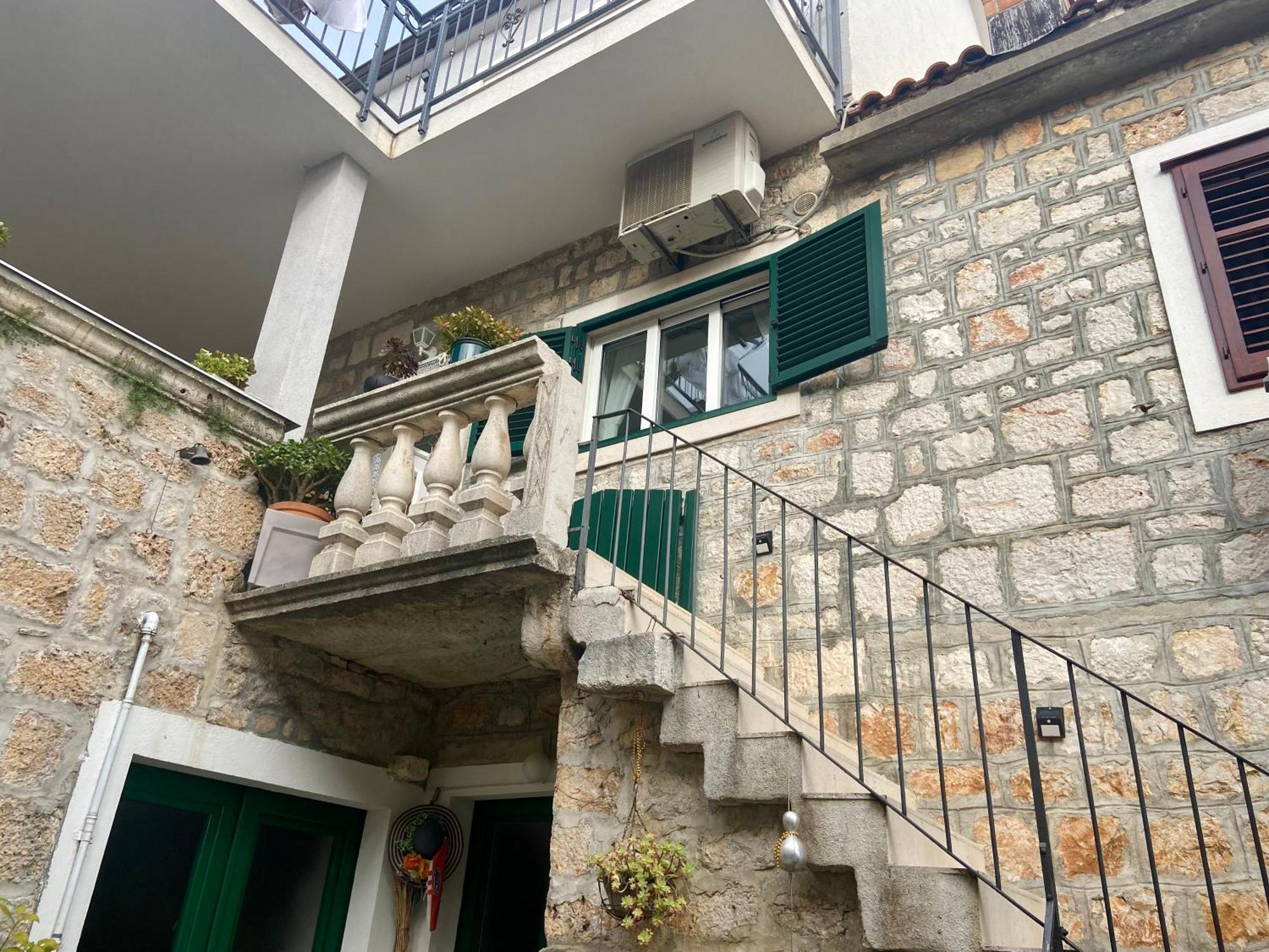Apartment Simon - Old Stone Charm, Central Bol Life Buitenkant foto