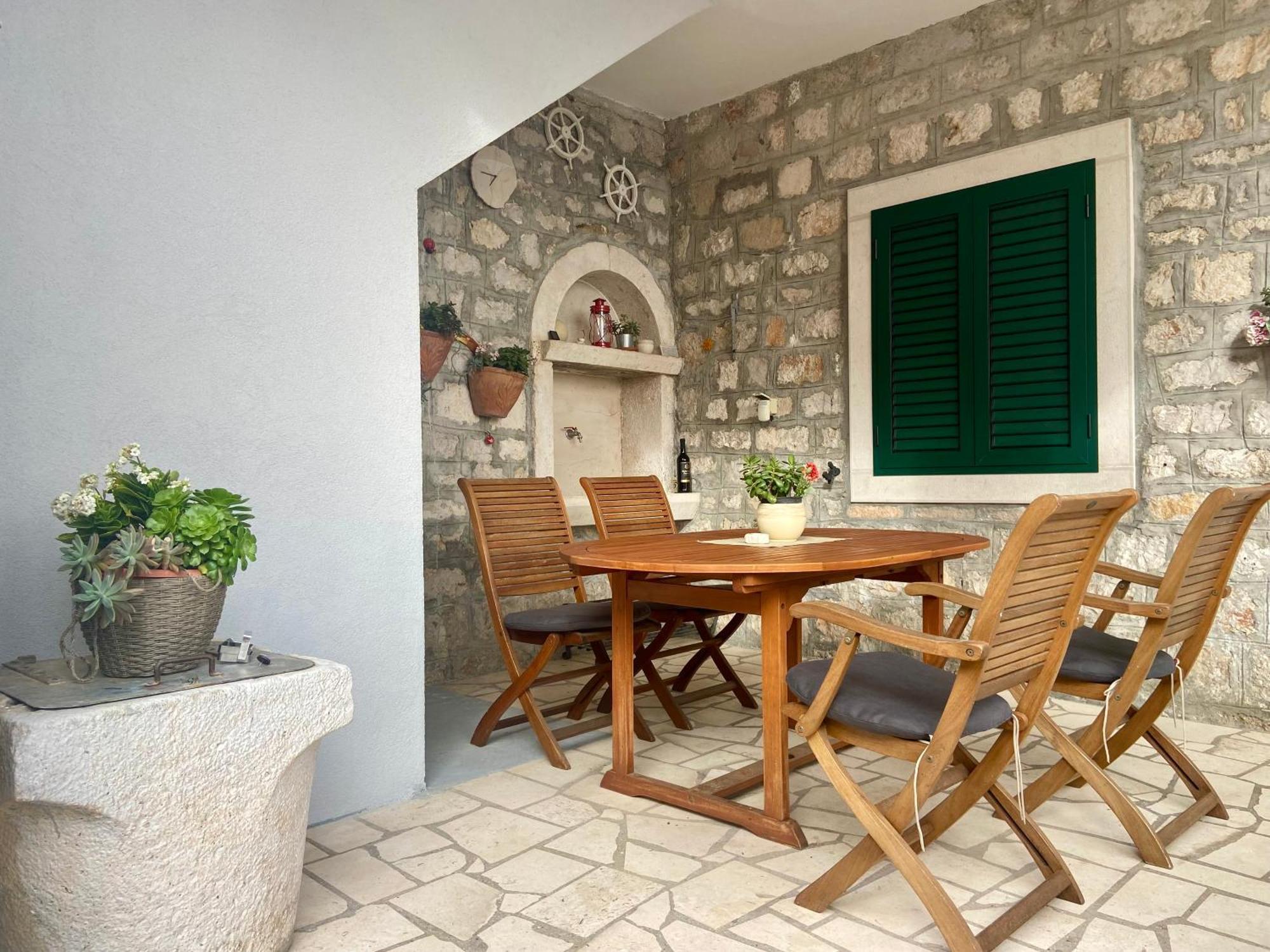 Apartment Simon - Old Stone Charm, Central Bol Life Buitenkant foto