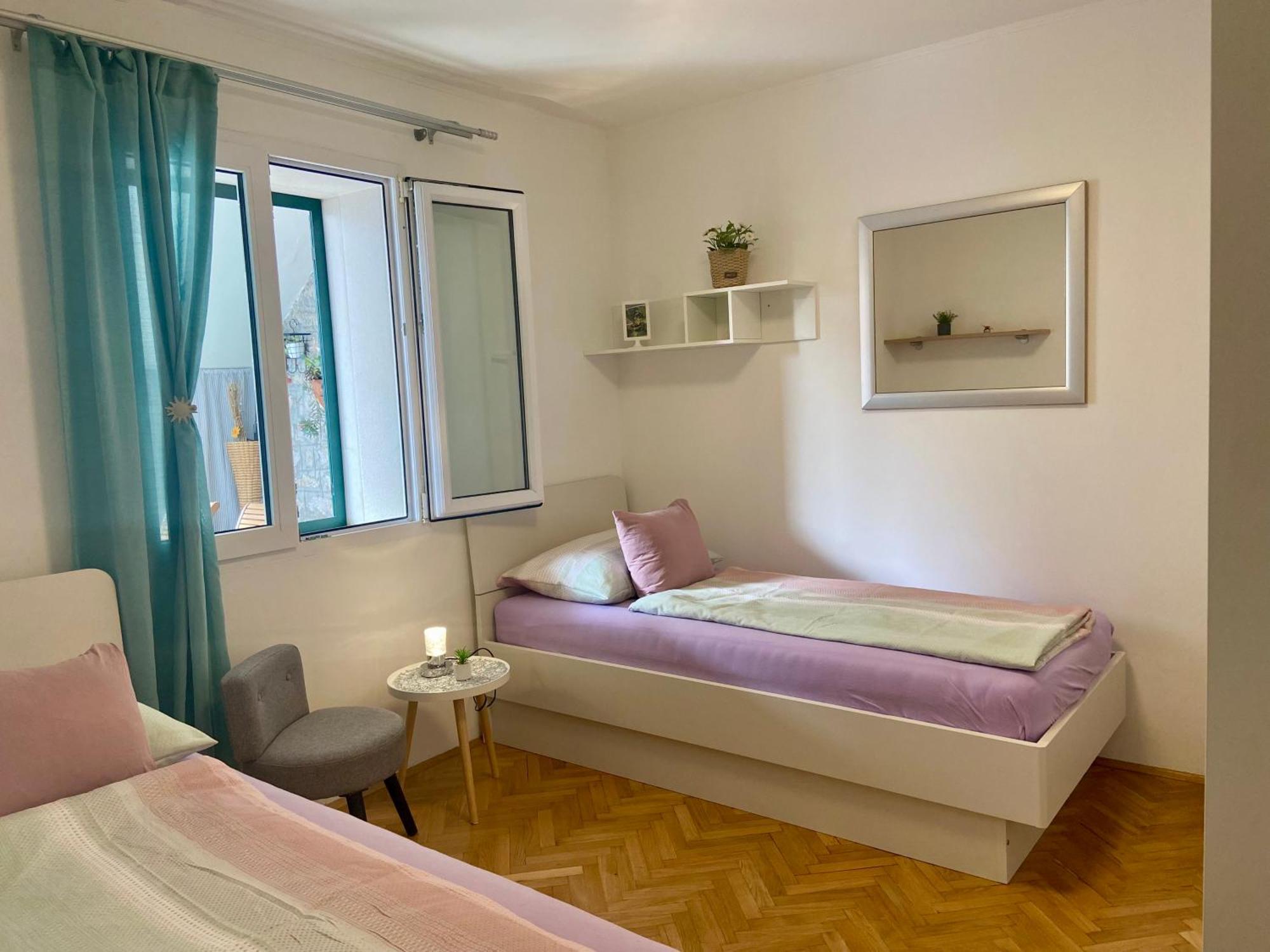 Apartment Simon - Old Stone Charm, Central Bol Life Buitenkant foto