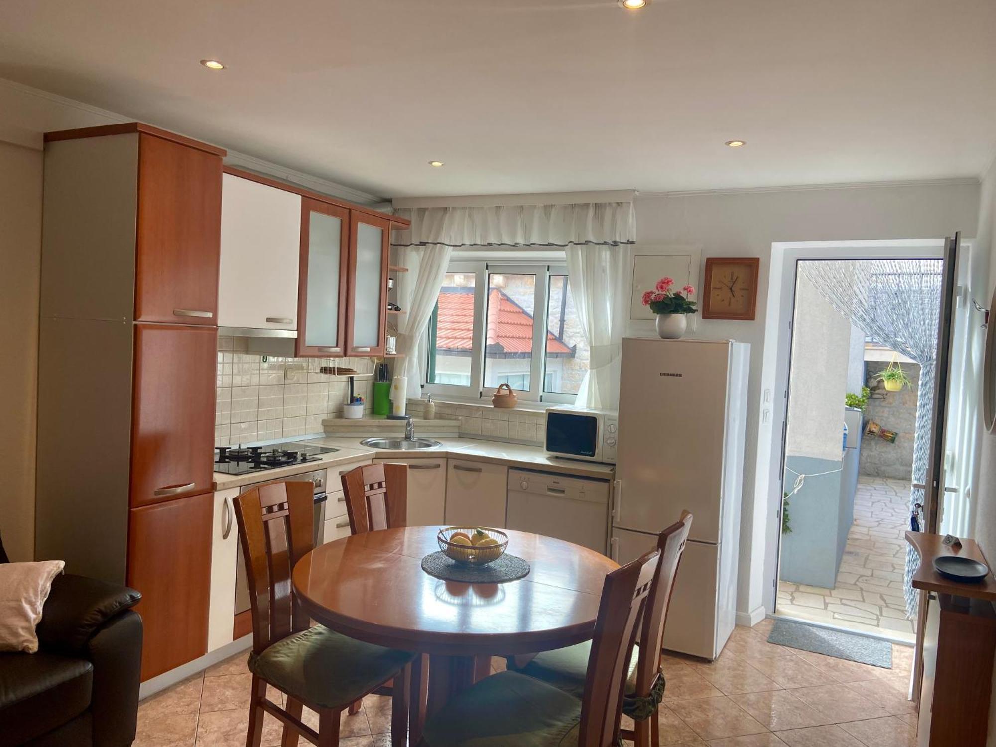 Apartment Simon - Old Stone Charm, Central Bol Life Buitenkant foto