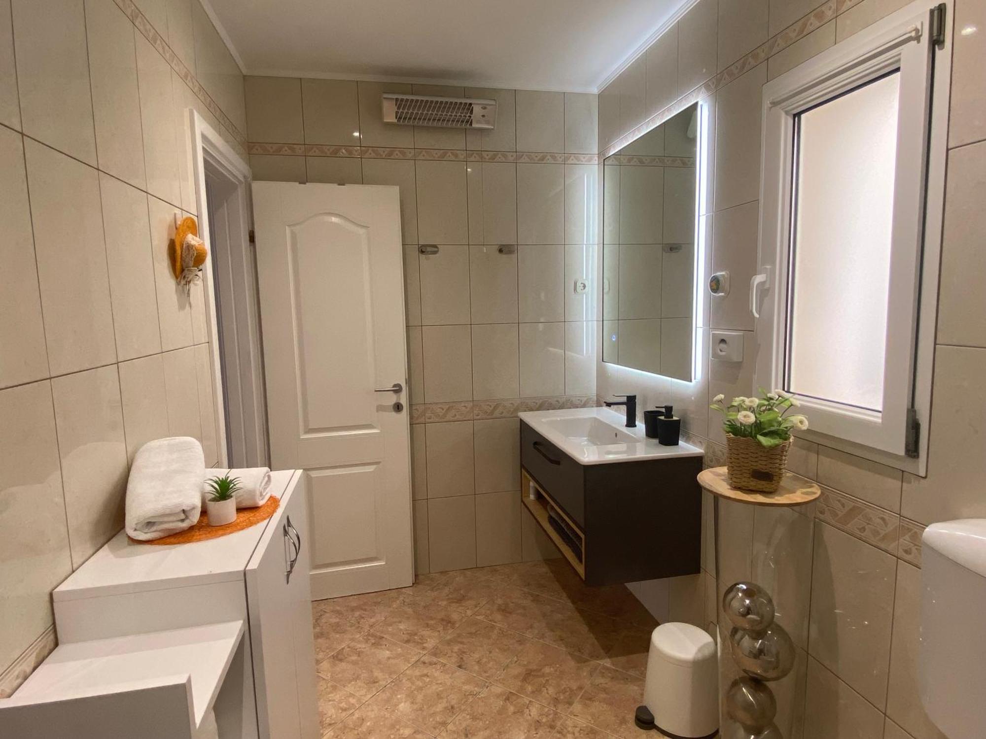 Apartment Simon - Old Stone Charm, Central Bol Life Buitenkant foto